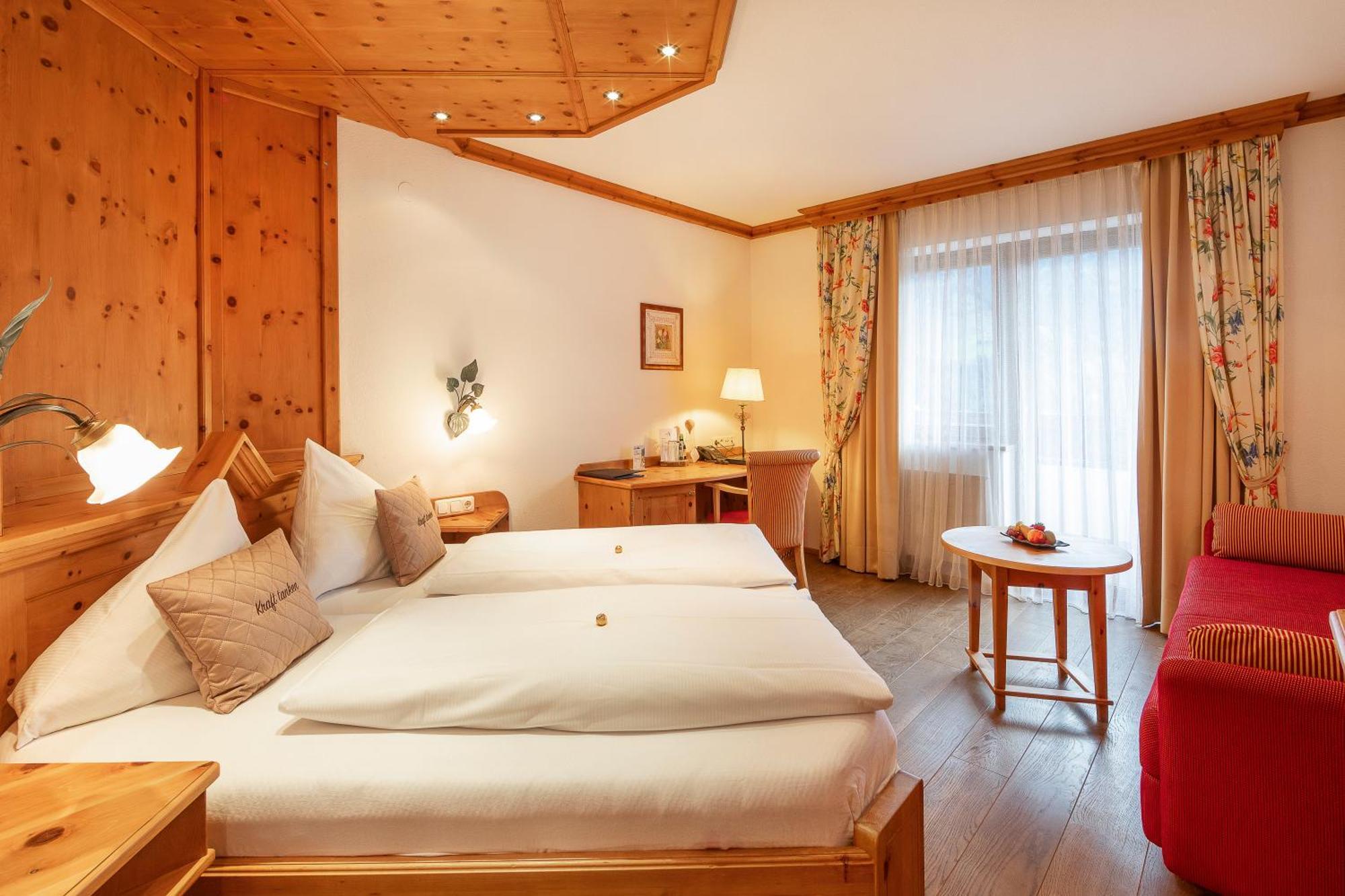 Aktivhotel Alpendorf Санкт-Йохан Экстерьер фото