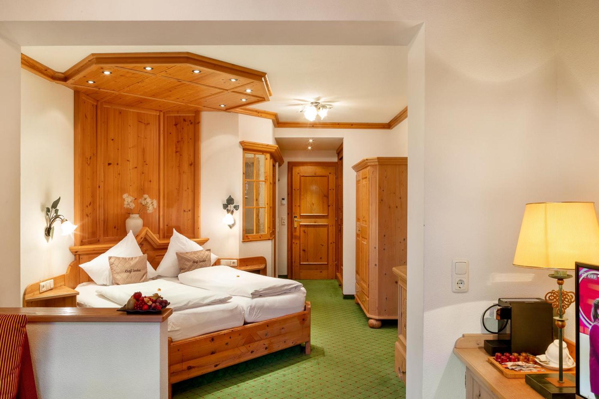 Aktivhotel Alpendorf Санкт-Йохан Экстерьер фото